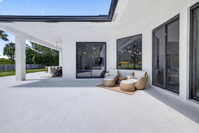 2725 Seneca Circle, West Palm Beach, FL 33409