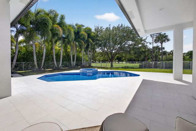 2725 Seneca Circle, West Palm Beach, FL 33409