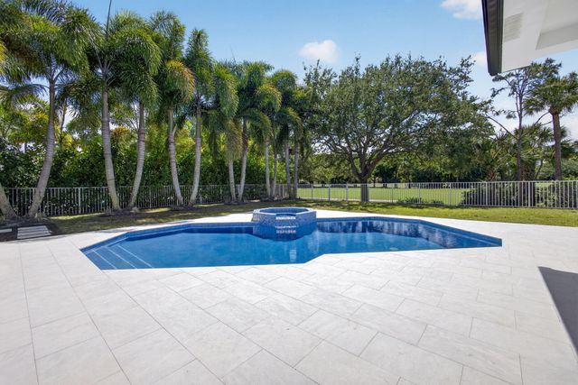 2725 Seneca Circle, West Palm Beach, FL 33409