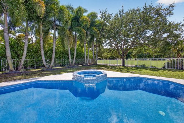 2725 Seneca Circle, West Palm Beach, FL 33409