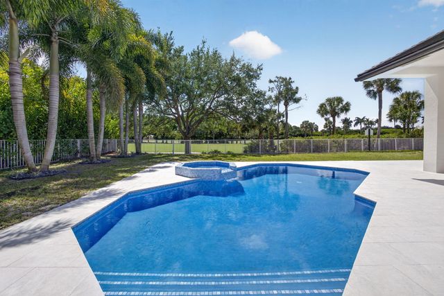 2725 Seneca Circle, West Palm Beach, FL 33409