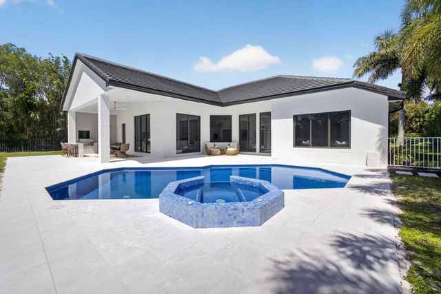 2725 Seneca Circle, West Palm Beach, FL 33409