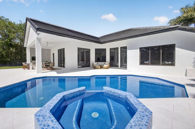 2725 Seneca Circle, West Palm Beach, FL 33409