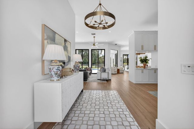 2725 Seneca Circle, West Palm Beach, FL 33409