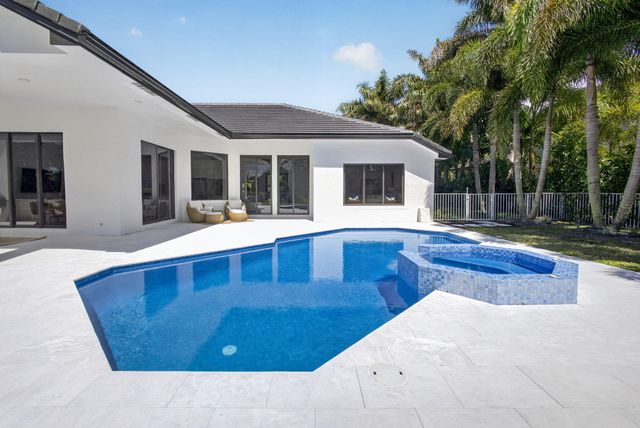 2725 Seneca Circle, West Palm Beach, FL 33409