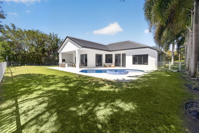 2725 Seneca Circle, West Palm Beach, FL 33409