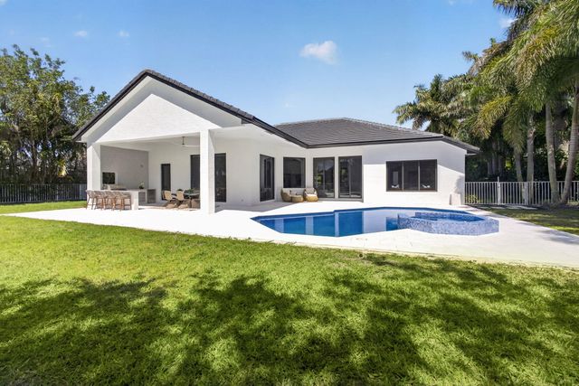 2725 Seneca Circle, West Palm Beach, FL 33409