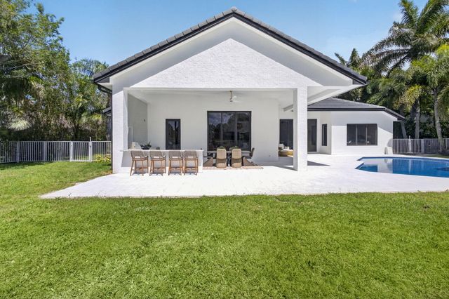 2725 Seneca Circle, West Palm Beach, FL 33409