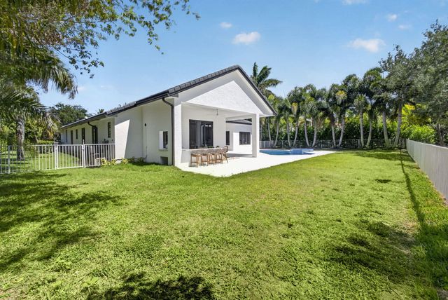 2725 Seneca Circle, West Palm Beach, FL 33409