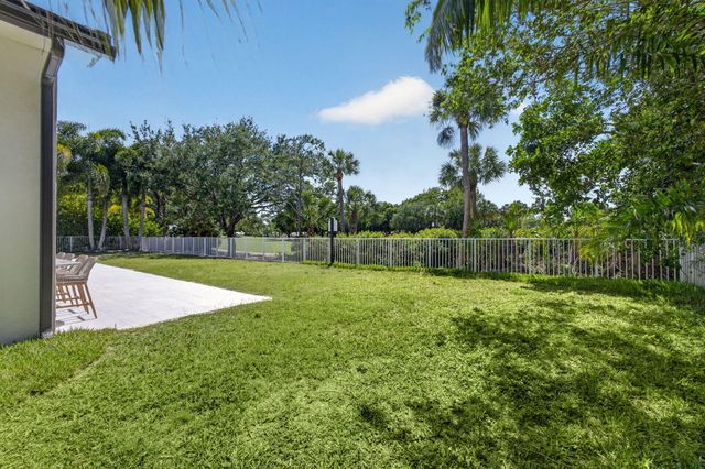 2725 Seneca Circle, West Palm Beach, FL 33409