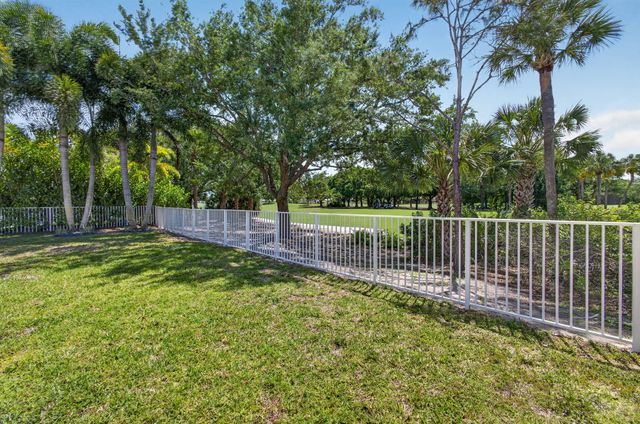 2725 Seneca Circle, West Palm Beach, FL 33409