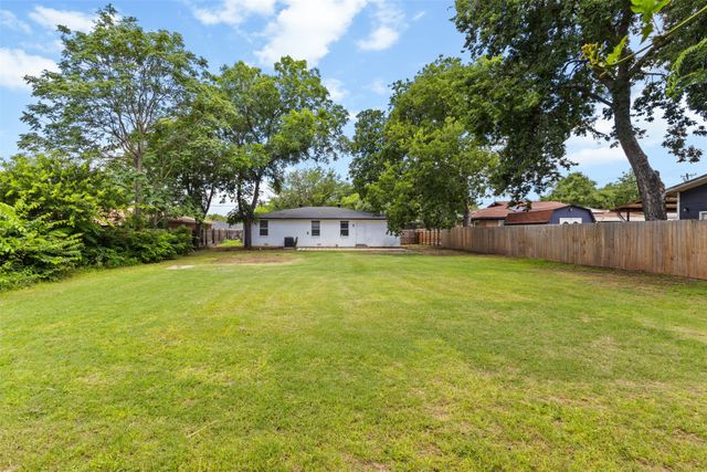 1035 Warden Street, Benbrook, TX 76126