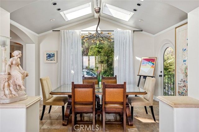 325 Camden Place, Laguna Beach, CA 92651