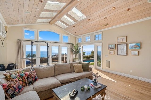 325 Camden Place, Laguna Beach, CA 92651