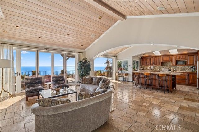 325 Camden Place, Laguna Beach, CA 92651