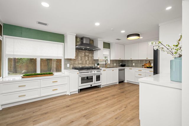 938 Magdalene Drive, Hedwig Village, TX 77024