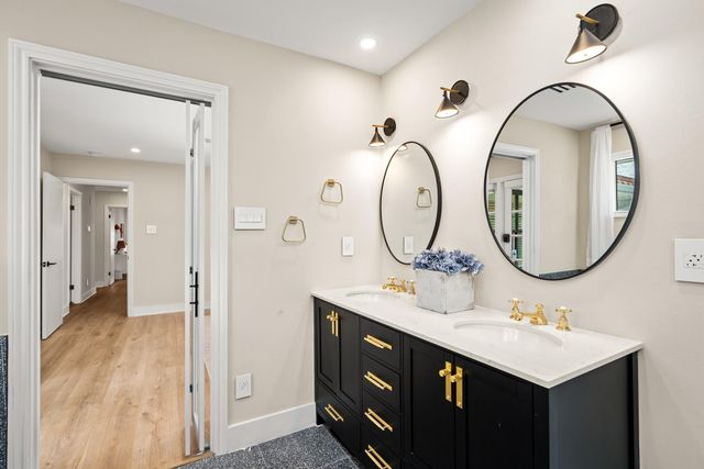 938 Magdalene Drive, Hedwig Village, TX 77024