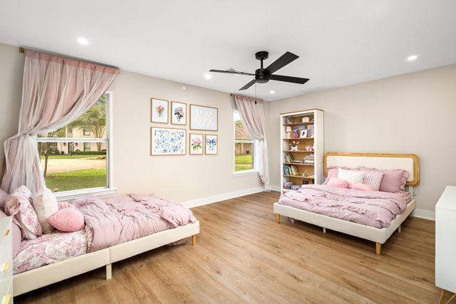 938 Magdalene Drive, Hedwig Village, TX 77024