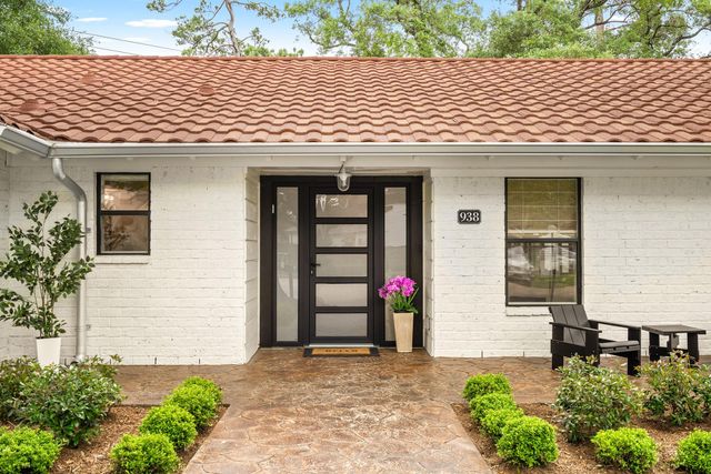 938 Magdalene Drive, Hedwig Village, TX 77024