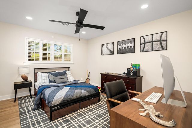 938 Magdalene Drive, Hedwig Village, TX 77024