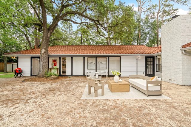 938 Magdalene Drive, Hedwig Village, TX 77024