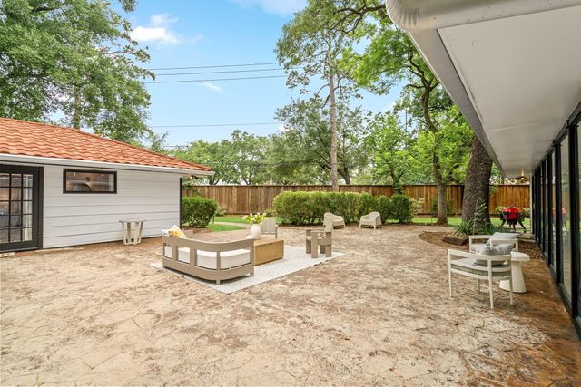 938 Magdalene Drive, Hedwig Village, TX 77024
