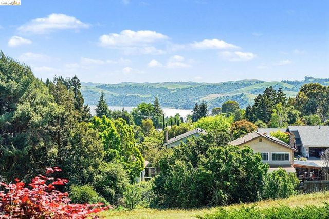 563 Cooper Dr, Benicia, CA 94510