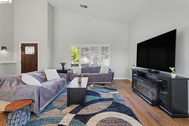 563 Cooper Dr, Benicia, CA 94510