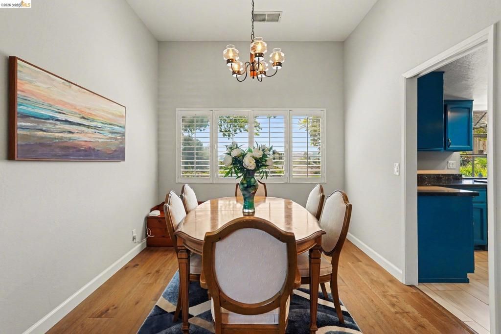 Image 11 of property listing at 563 Cooper Dr, Benicia, CA 94510