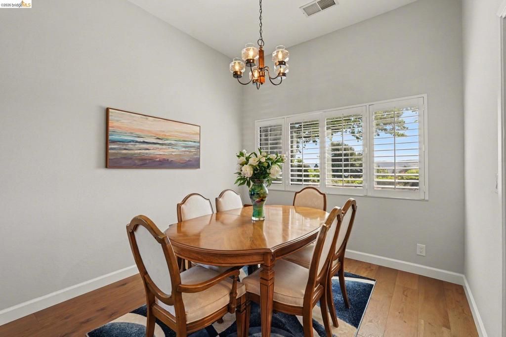 Image 12 of property listing at 563 Cooper Dr, Benicia, CA 94510