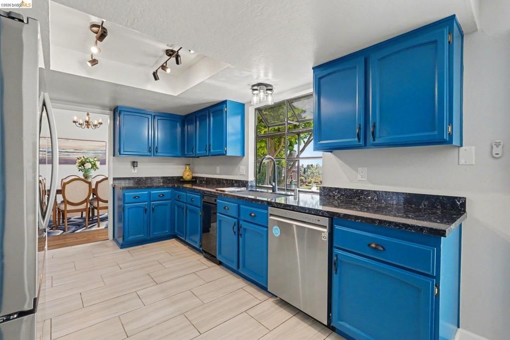 Image 18 of property listing at 563 Cooper Dr, Benicia, CA 94510