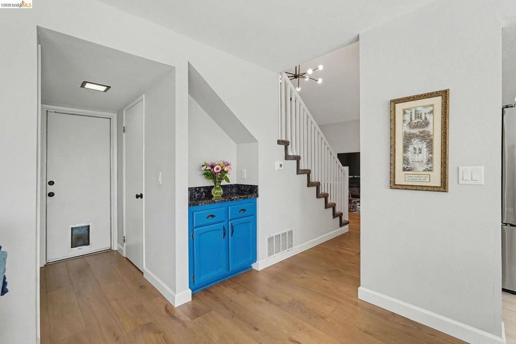 Image 23 of property listing at 563 Cooper Dr, Benicia, CA 94510