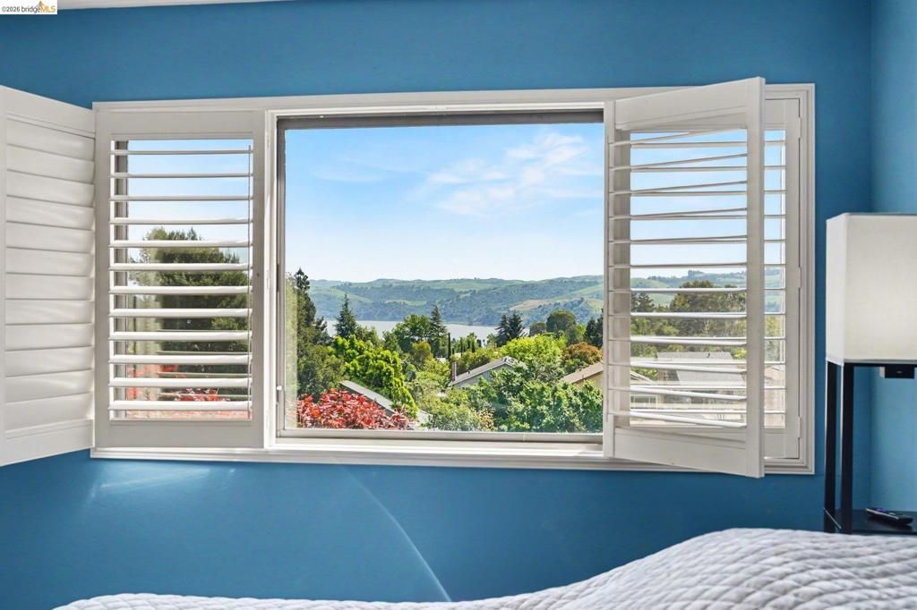 Image 33 of property listing at 563 Cooper Dr, Benicia, CA 94510