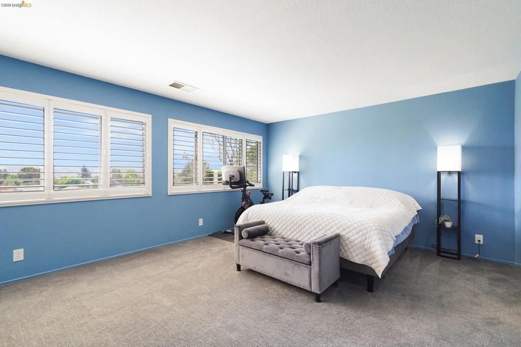 Image 34 of property listing at 563 Cooper Dr, Benicia, CA 94510