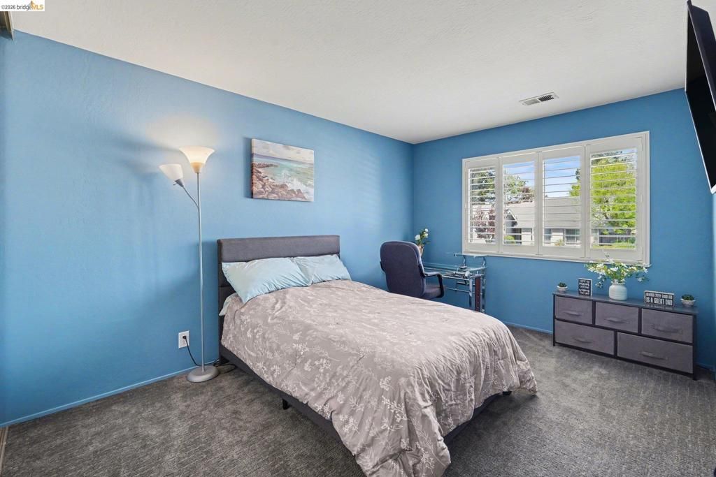 Image 39 of property listing at 563 Cooper Dr, Benicia, CA 94510