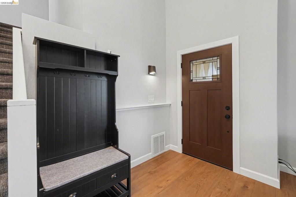 Image 6 of property listing at 563 Cooper Dr, Benicia, CA 94510