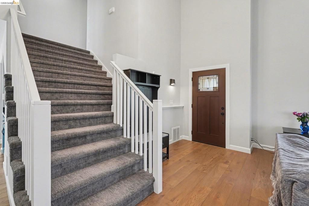 Image 7 of property listing at 563 Cooper Dr, Benicia, CA 94510