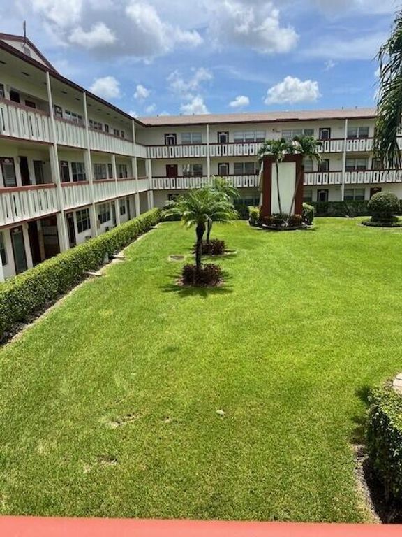 Image 12 of property listing at 59 Brighton B, Boca Raton, FL 33434