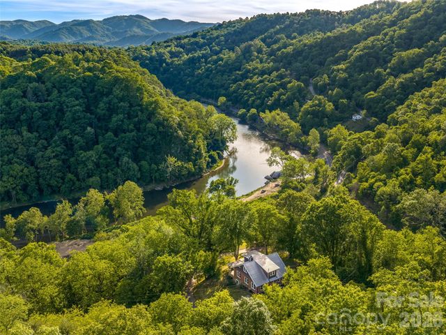 296 Roberts Hill Road, Marshall, NC 28753