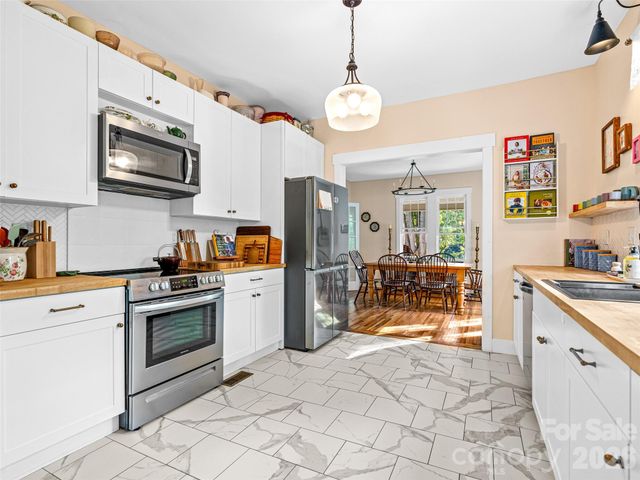 296 Roberts Hill Road, Marshall, NC 28753