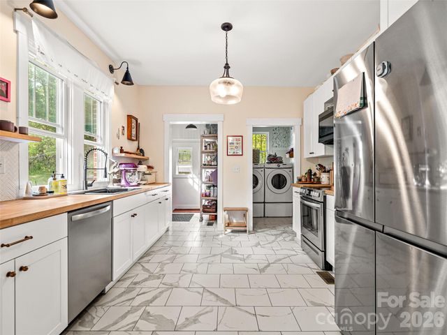 296 Roberts Hill Road, Marshall, NC 28753