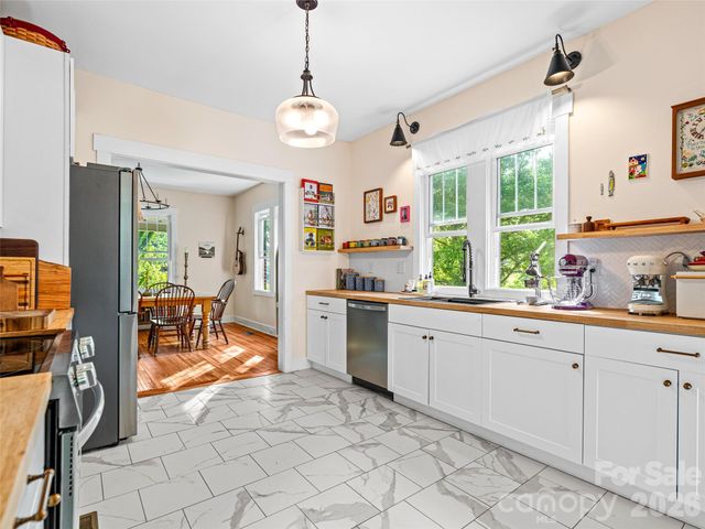 296 Roberts Hill Road, Marshall, NC 28753
