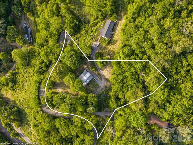 296 Roberts Hill Road, Marshall, NC 28753