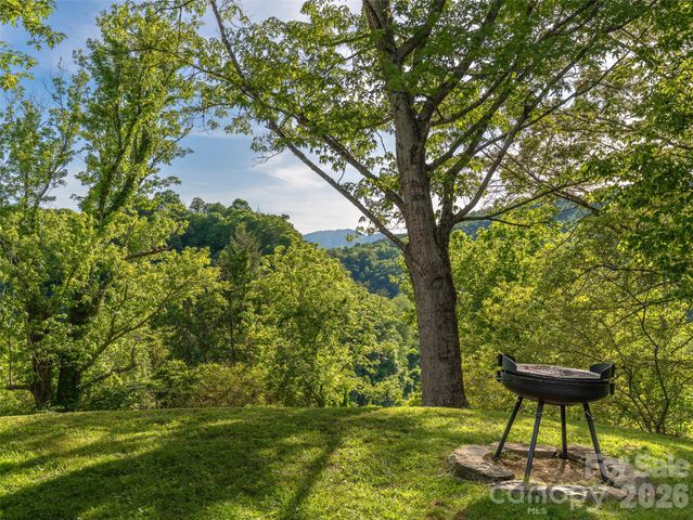 296 Roberts Hill Road, Marshall, NC 28753