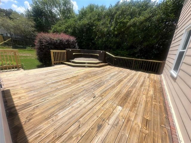 2462 CHIMNEY TOP Lane, Snellville, GA 30078