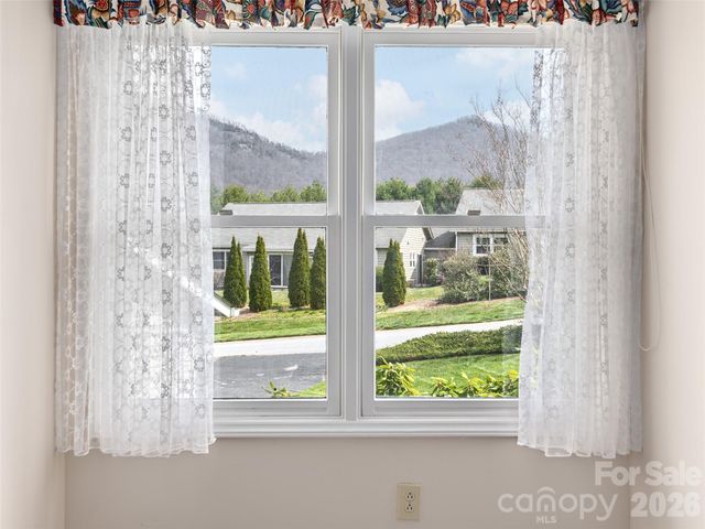 20 Cedarcliff Circle, Asheville, NC 28803