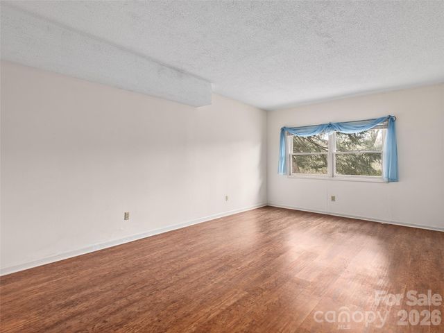 20 Cedarcliff Circle, Asheville, NC 28803