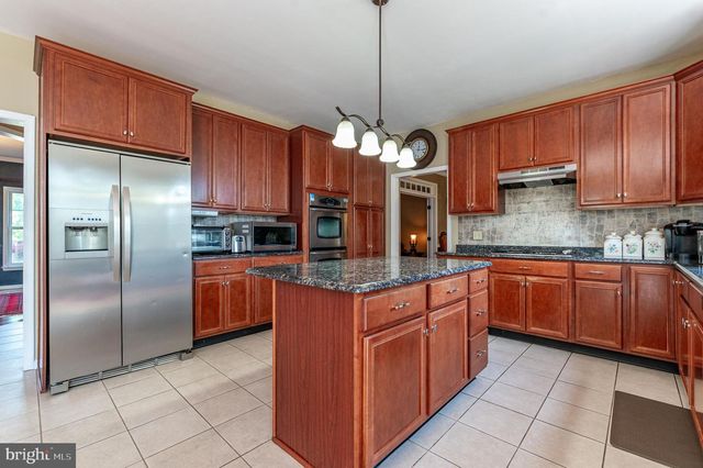 1410 LORTON DR, Easton, PA 18040