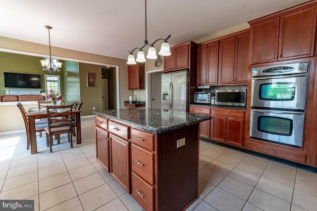 1410 LORTON DR, Easton, PA 18040