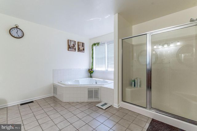 1410 LORTON DR, Easton, PA 18040